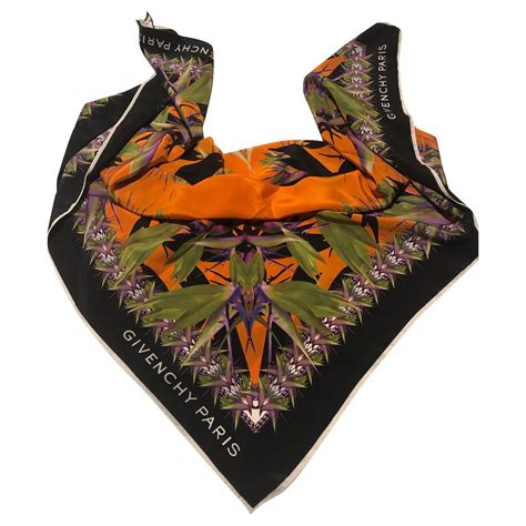 foulard givenchy occasion|Foulards & écharpes Givenchy pour femme .